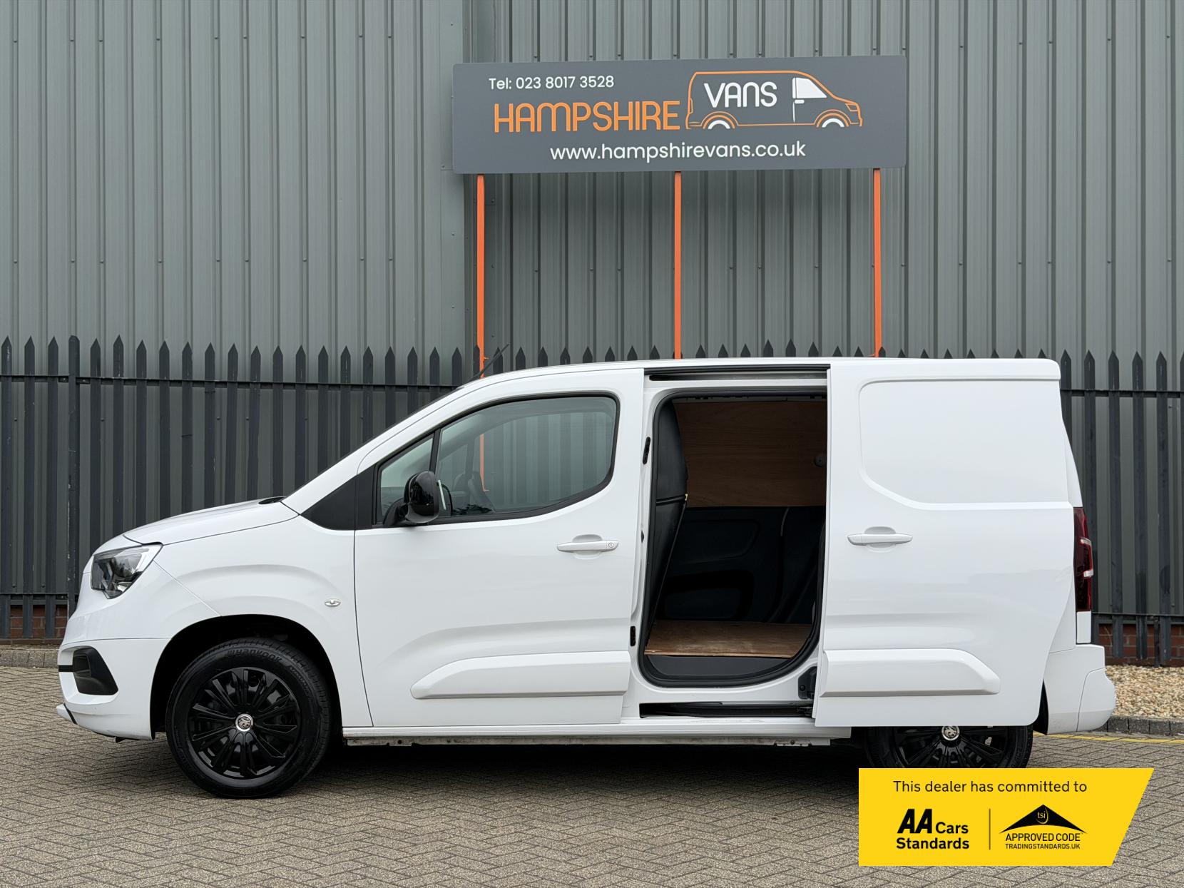 2023 Vauxhall Combo 1.5 Turbo D 2300 Pro Panel Van 5dr Diesel Manual L1 H1 Euro 6 (s/s) (100 ps) - Thumbnail 6