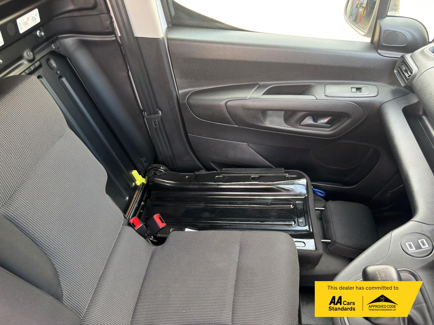 2024 Peugeot Partner 1.5 BlueHDi 950 Professional Long Panel Van 6dr Diesel Manual LWB Euro 6 (s/s) (100 ps) - Thumbnail 24