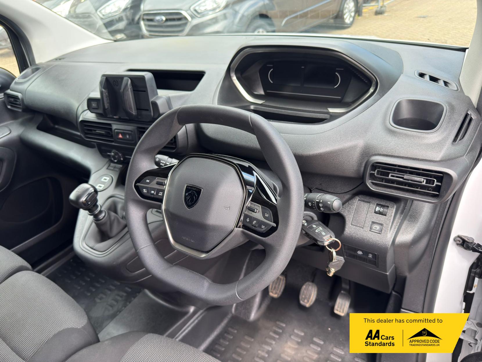 2024 Peugeot Partner 1.5 BlueHDi 950 Professional Long Panel Van 6dr Diesel Manual LWB Euro 6 (s/s) (100 ps) - Thumbnail 10