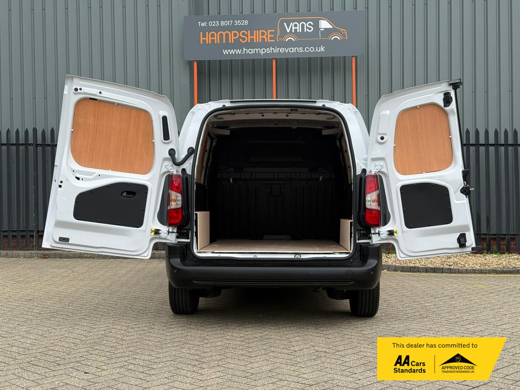 2024 Peugeot Partner 1.5 BlueHDi 950 Professional Long Panel Van 6dr Diesel Manual LWB Euro 6 (s/s) (100 ps) - Thumbnail 30