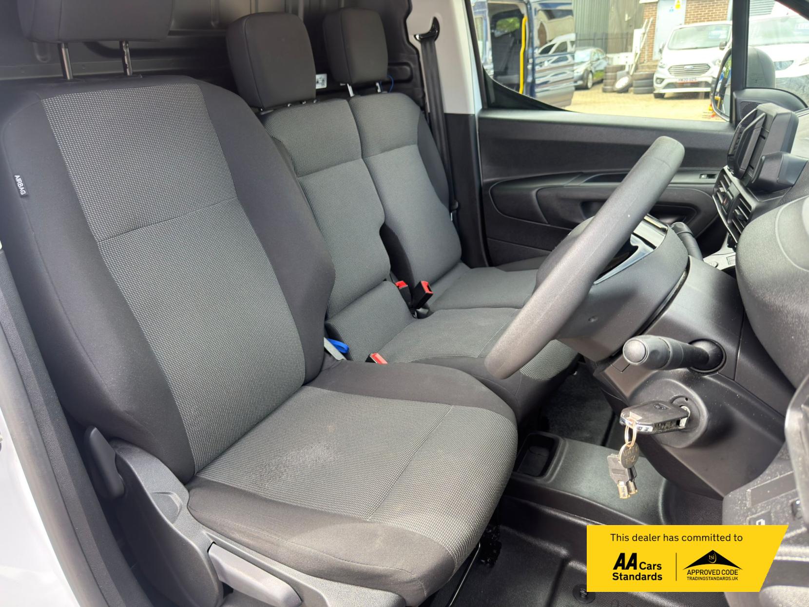 2024 Peugeot Partner 1.5 BlueHDi 950 Professional Long Panel Van 6dr Diesel Manual LWB Euro 6 (s/s) (100 ps) - Thumbnail 45