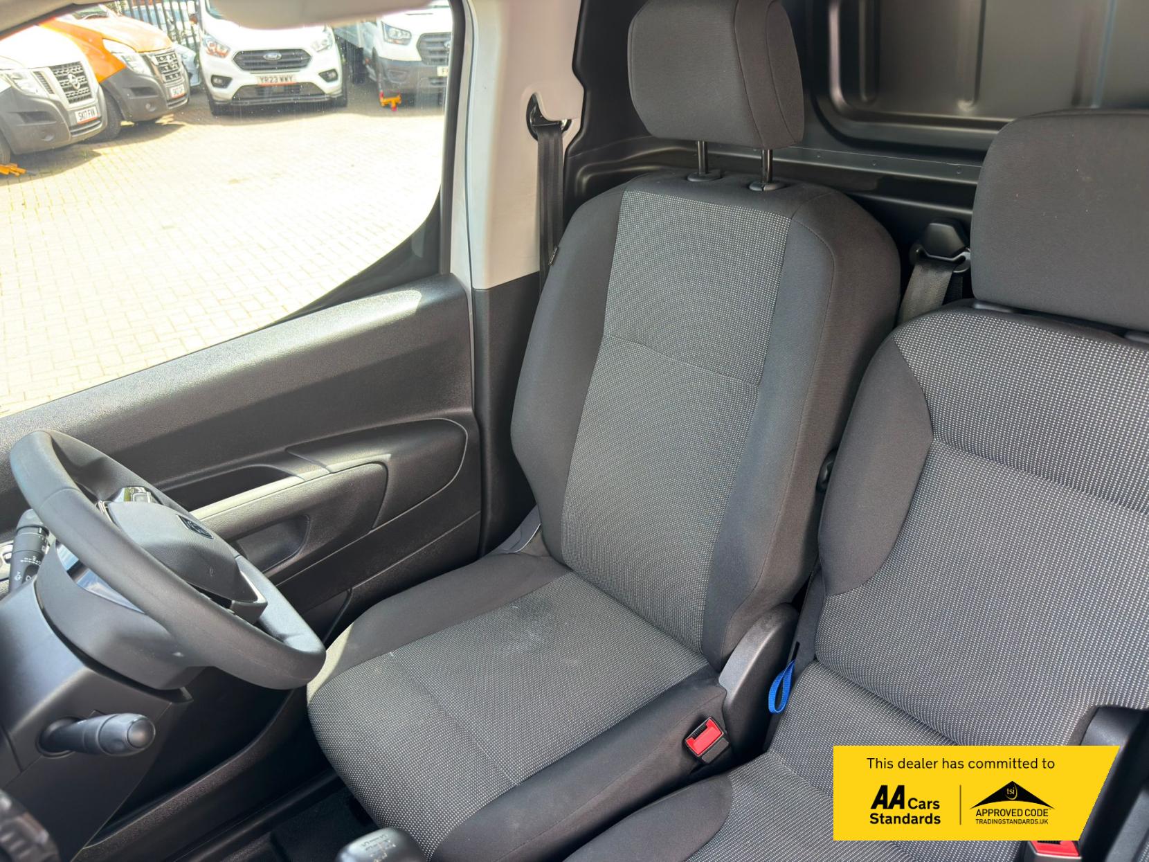 2024 Peugeot Partner 1.5 BlueHDi 950 Professional Long Panel Van 6dr Diesel Manual LWB Euro 6 (s/s) (100 ps) - Thumbnail 52