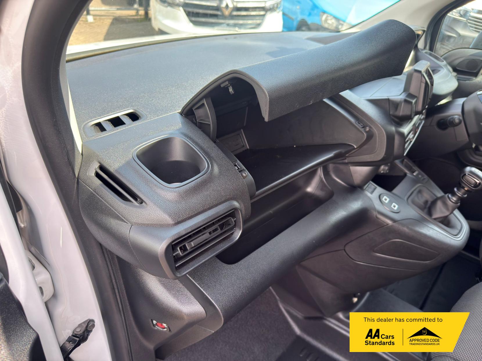 2024 Peugeot Partner 1.5 BlueHDi 950 Professional Long Panel Van 6dr Diesel Manual LWB Euro 6 (s/s) (100 ps) - Thumbnail 27