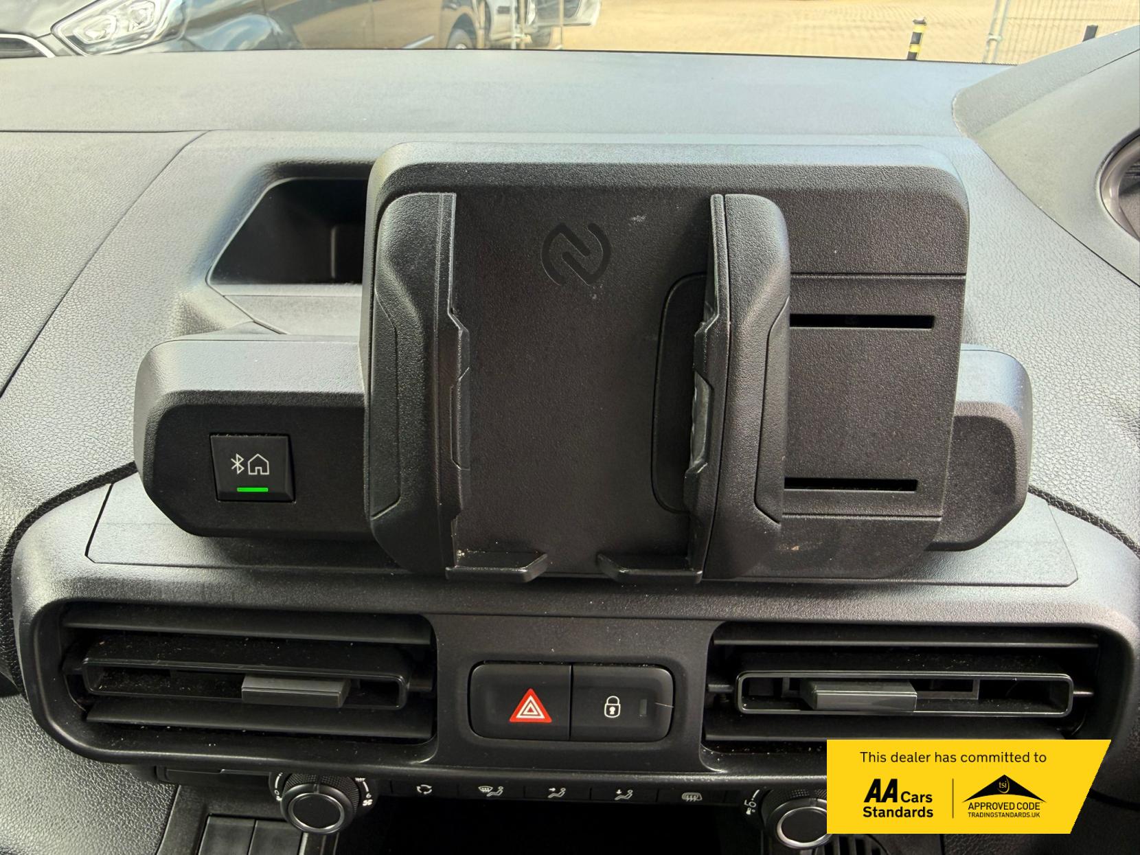 2024 Peugeot Partner 1.5 BlueHDi 950 Professional Long Panel Van 6dr Diesel Manual LWB Euro 6 (s/s) (100 ps) - Thumbnail 17