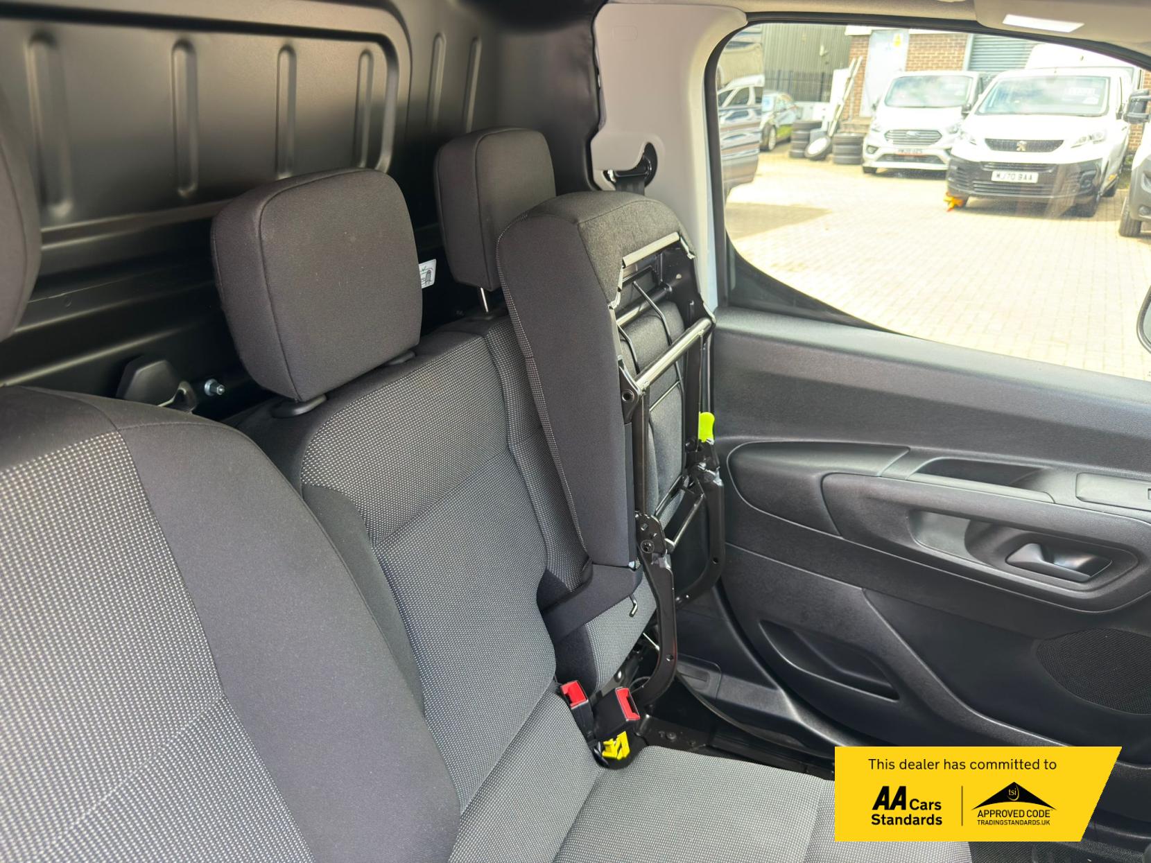 2024 Peugeot Partner 1.5 BlueHDi 950 Professional Long Panel Van 6dr Diesel Manual LWB Euro 6 (s/s) (100 ps) - Thumbnail 25