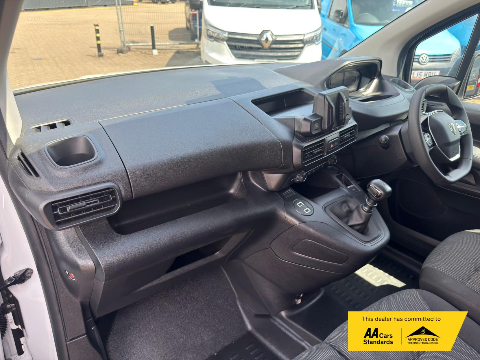 2024 Peugeot Partner 1.5 BlueHDi 950 Professional Long Panel Van 6dr Diesel Manual LWB Euro 6 (s/s) (100 ps) - Thumbnail 48