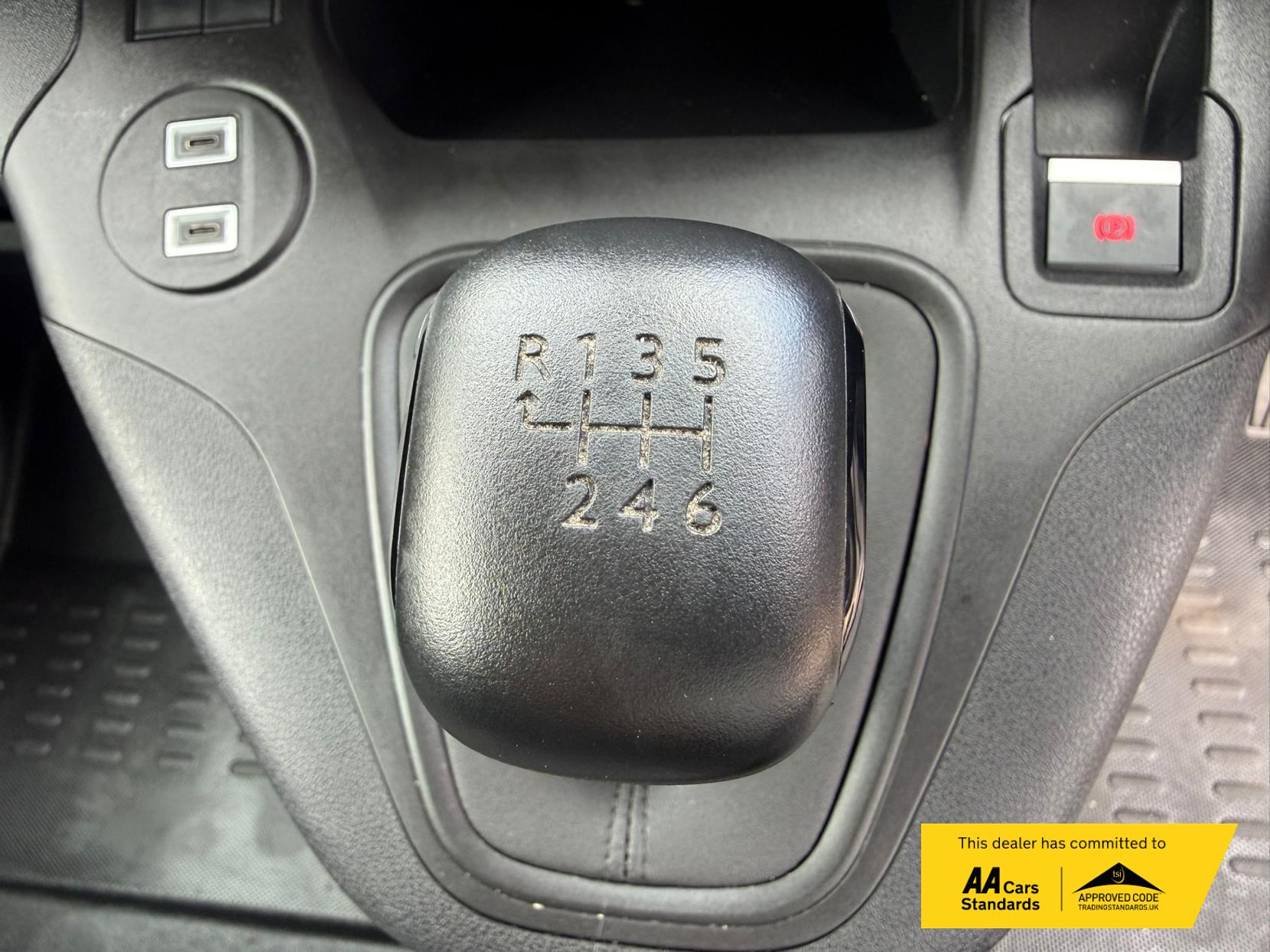 2024 Peugeot Partner 1.5 BlueHDi 950 Professional Long Panel Van 6dr Diesel Manual LWB Euro 6 (s/s) (100 ps) - Thumbnail 44