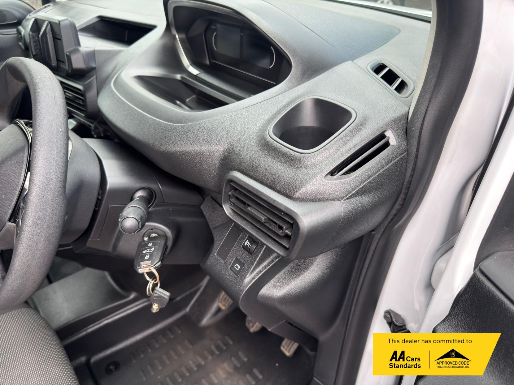 2024 Peugeot Partner 1.5 BlueHDi 950 Professional Long Panel Van 6dr Diesel Manual LWB Euro 6 (s/s) (100 ps) - Thumbnail 13