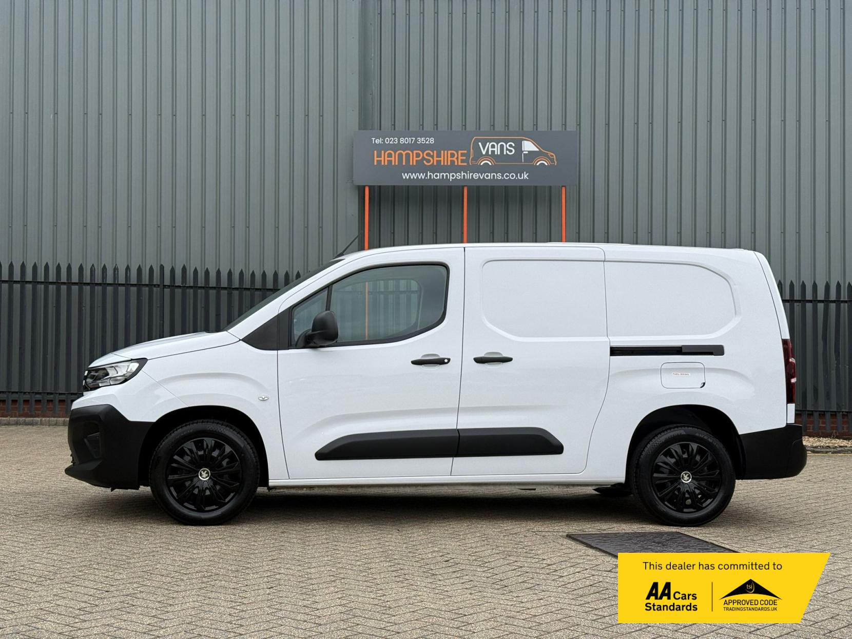 2024 Peugeot Partner 1.5 BlueHDi 950 Professional Long Panel Van 6dr Diesel Manual LWB Euro 6 (s/s) (100 ps) - Thumbnail 5