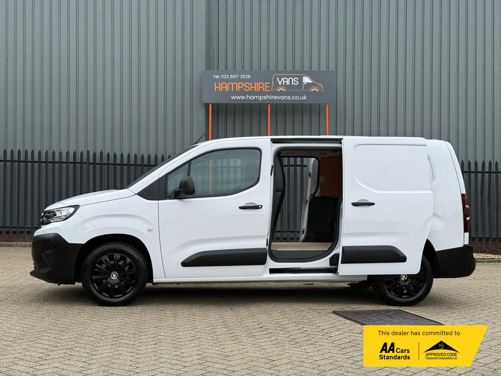 2024 Peugeot Partner 1.5 BlueHDi 950 Professional Long Panel Van 6dr Diesel Manual LWB Euro 6 (s/s) (100 ps) - Thumbnail 4