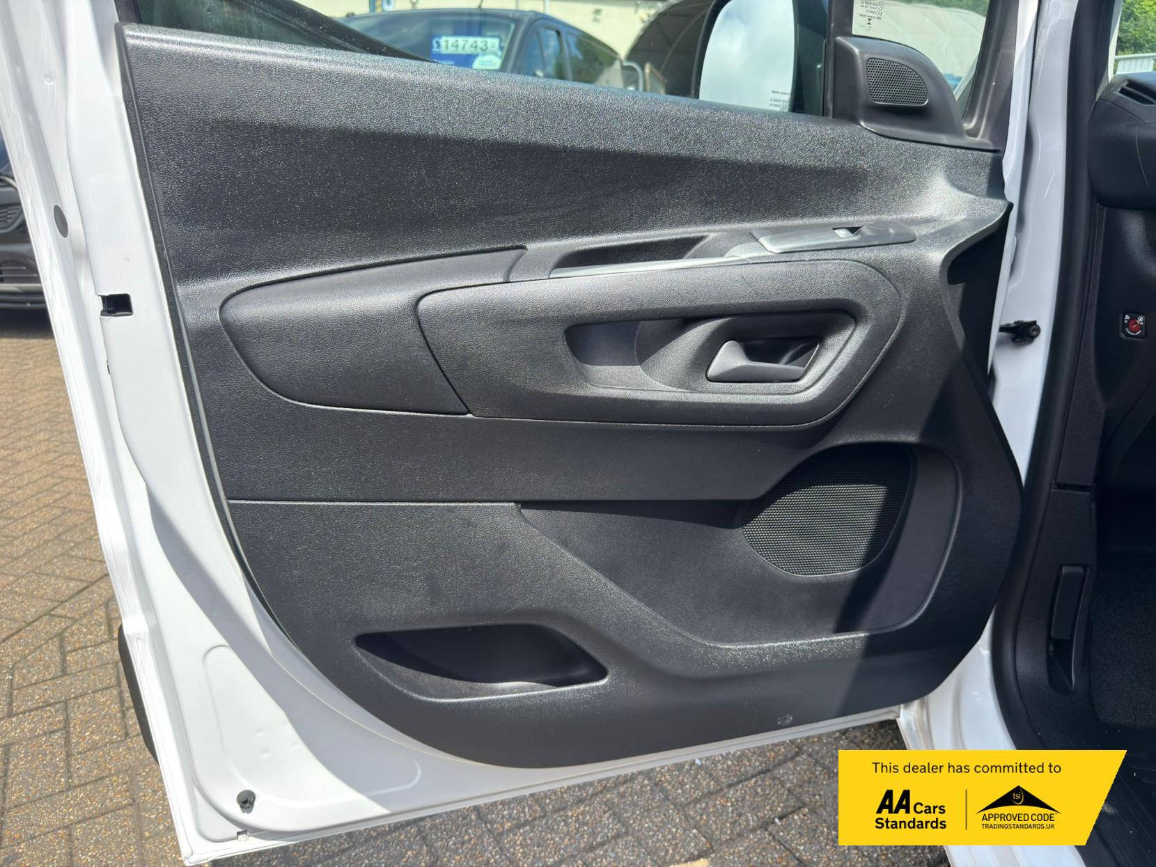 2024 Peugeot Partner 1.5 BlueHDi 950 Professional Long Panel Van 6dr Diesel Manual LWB Euro 6 (s/s) (100 ps) - Thumbnail 50