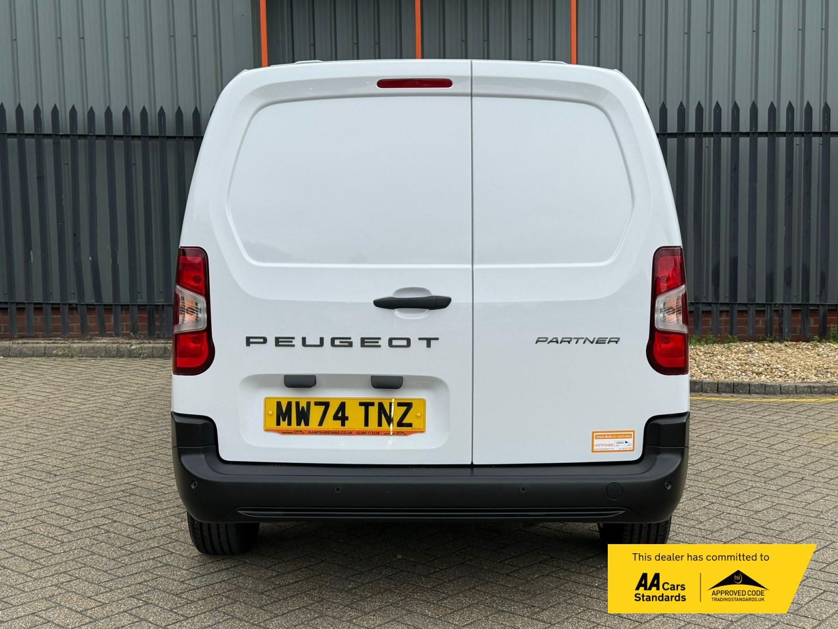 2024 Peugeot Partner 1.5 BlueHDi 950 Professional Long Panel Van 6dr Diesel Manual LWB Euro 6 (s/s) (100 ps) - Thumbnail 9