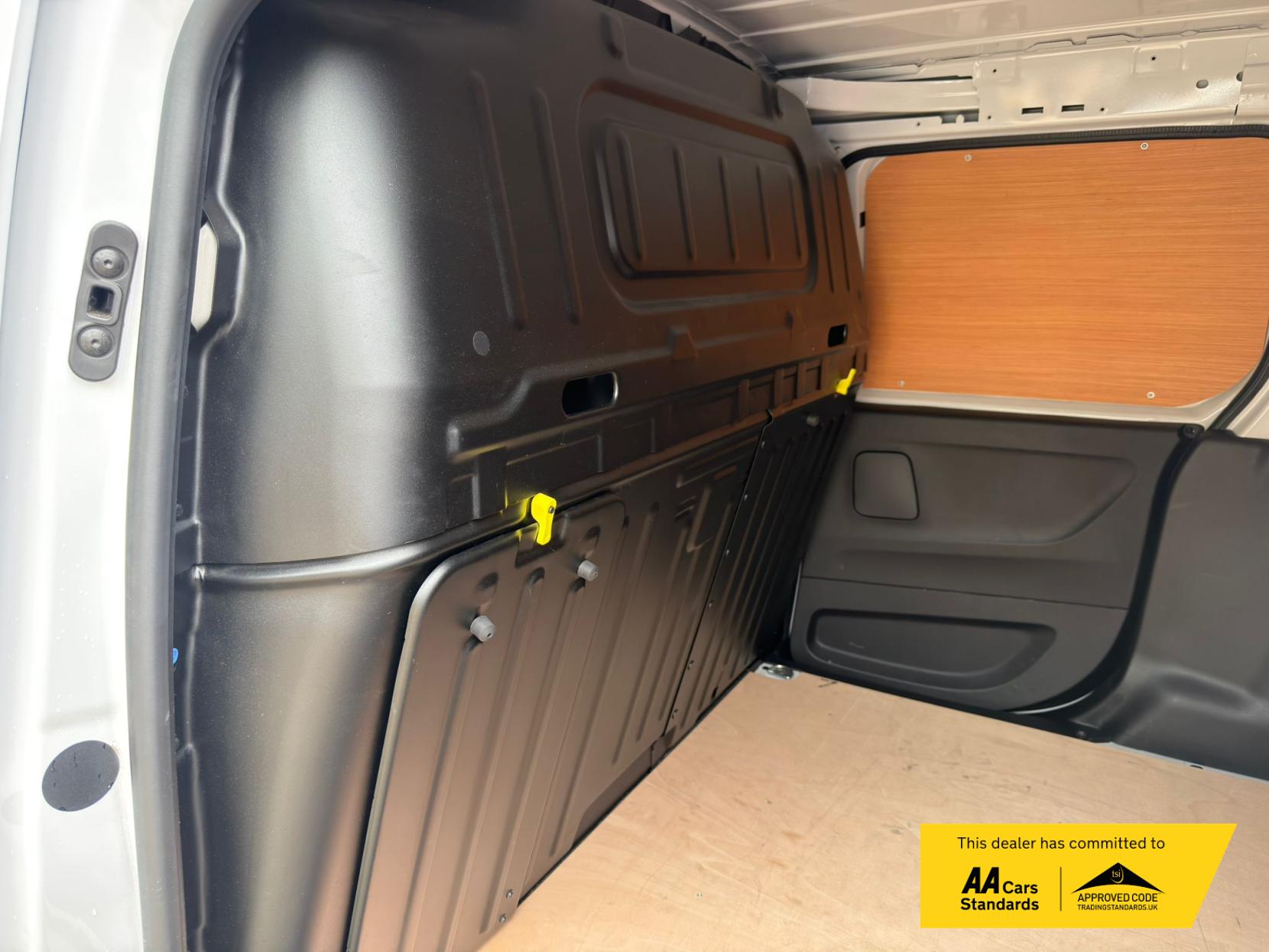 2024 Peugeot Partner 1.5 BlueHDi 950 Professional Long Panel Van 6dr Diesel Manual LWB Euro 6 (s/s) (100 ps) - Thumbnail 32