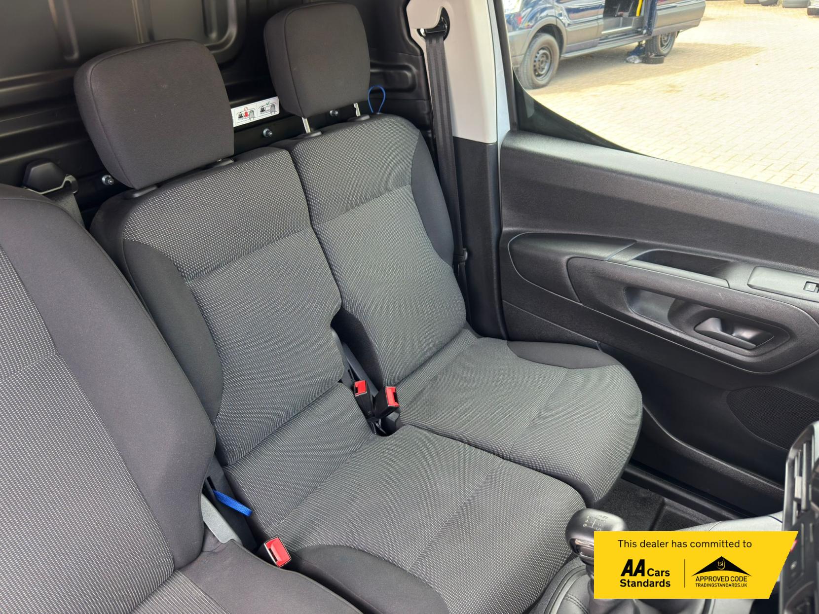 2024 Peugeot Partner 1.5 BlueHDi 950 Professional Long Panel Van 6dr Diesel Manual LWB Euro 6 (s/s) (100 ps) - Thumbnail 21
