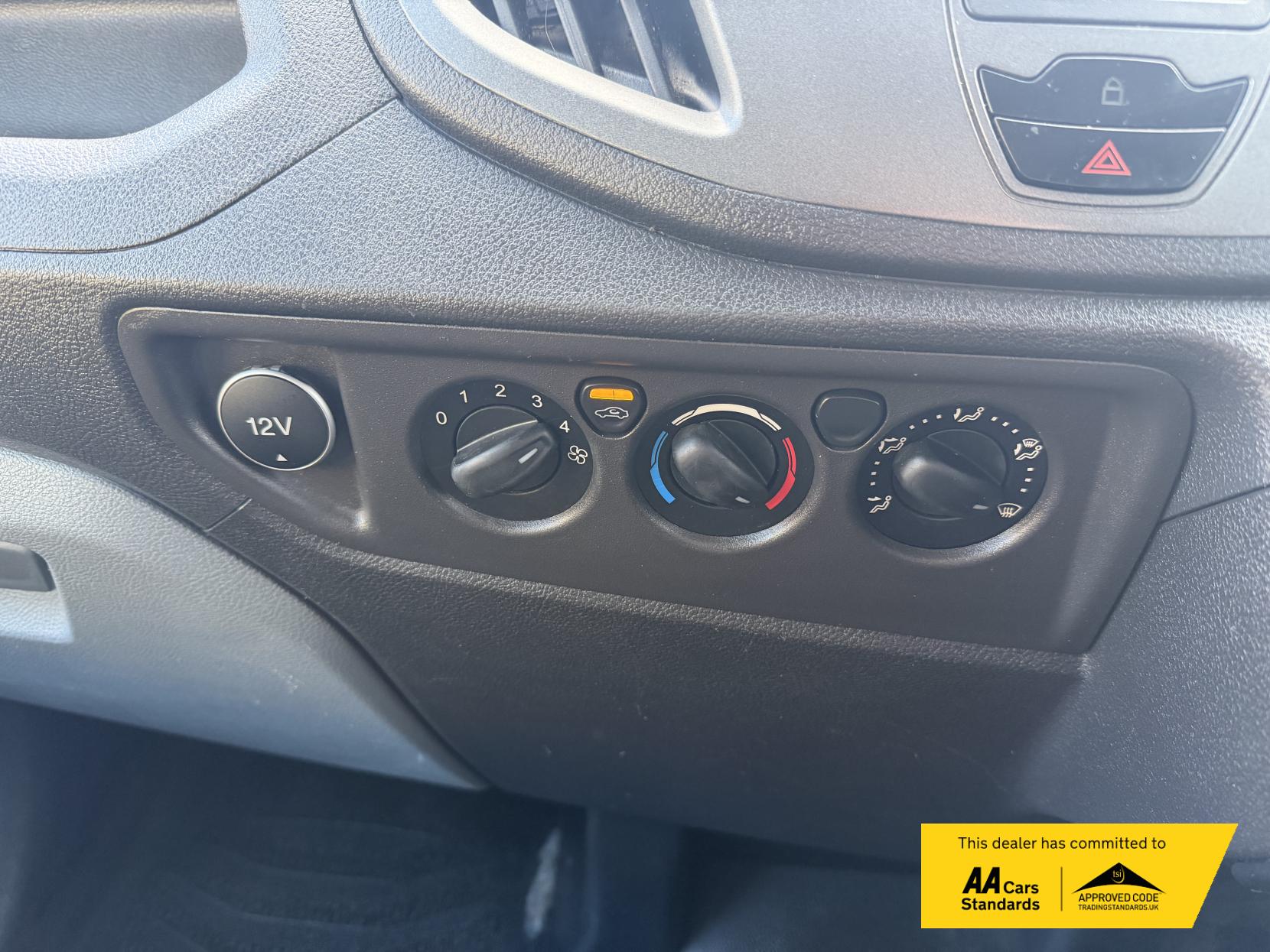 Ford Transit 2.0 350 EcoBlue 1-Way Double Tipper Double Cab 4dr Diesel Manual RWD L3 Euro 6 (1-Way, 1-Stop) (105 ps)