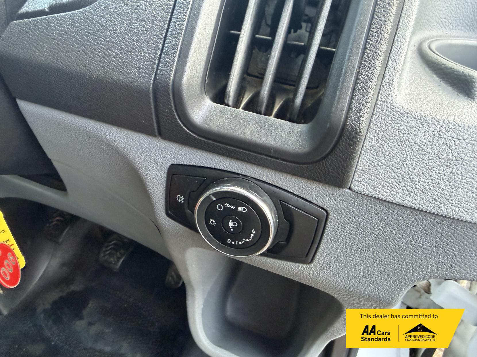 Ford Transit 2.0 350 EcoBlue 1-Way Double Tipper Double Cab 4dr Diesel Manual RWD L3 Euro 6 (1-Way, 1-Stop) (105 ps)