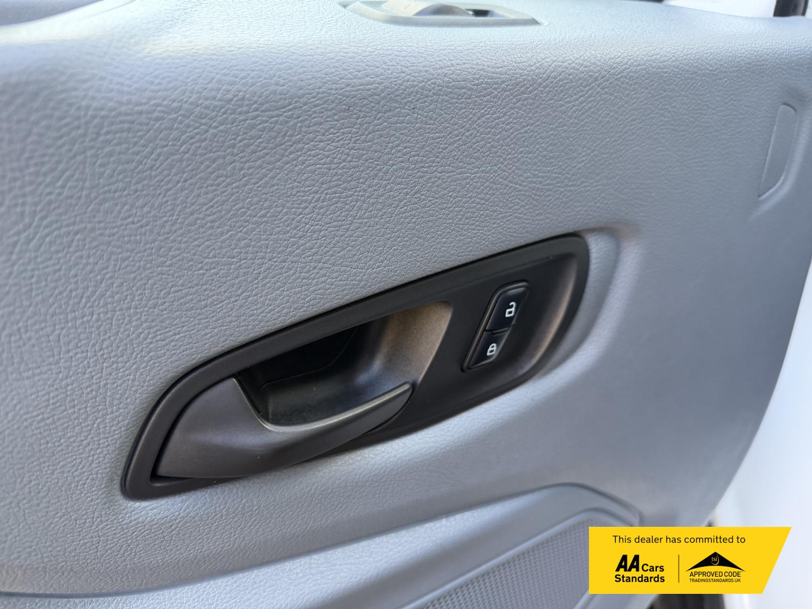 Ford Transit 2.0 350 EcoBlue 1-Way Double Tipper Double Cab 4dr Diesel Manual RWD L3 Euro 6 (1-Way, 1-Stop) (105 ps)