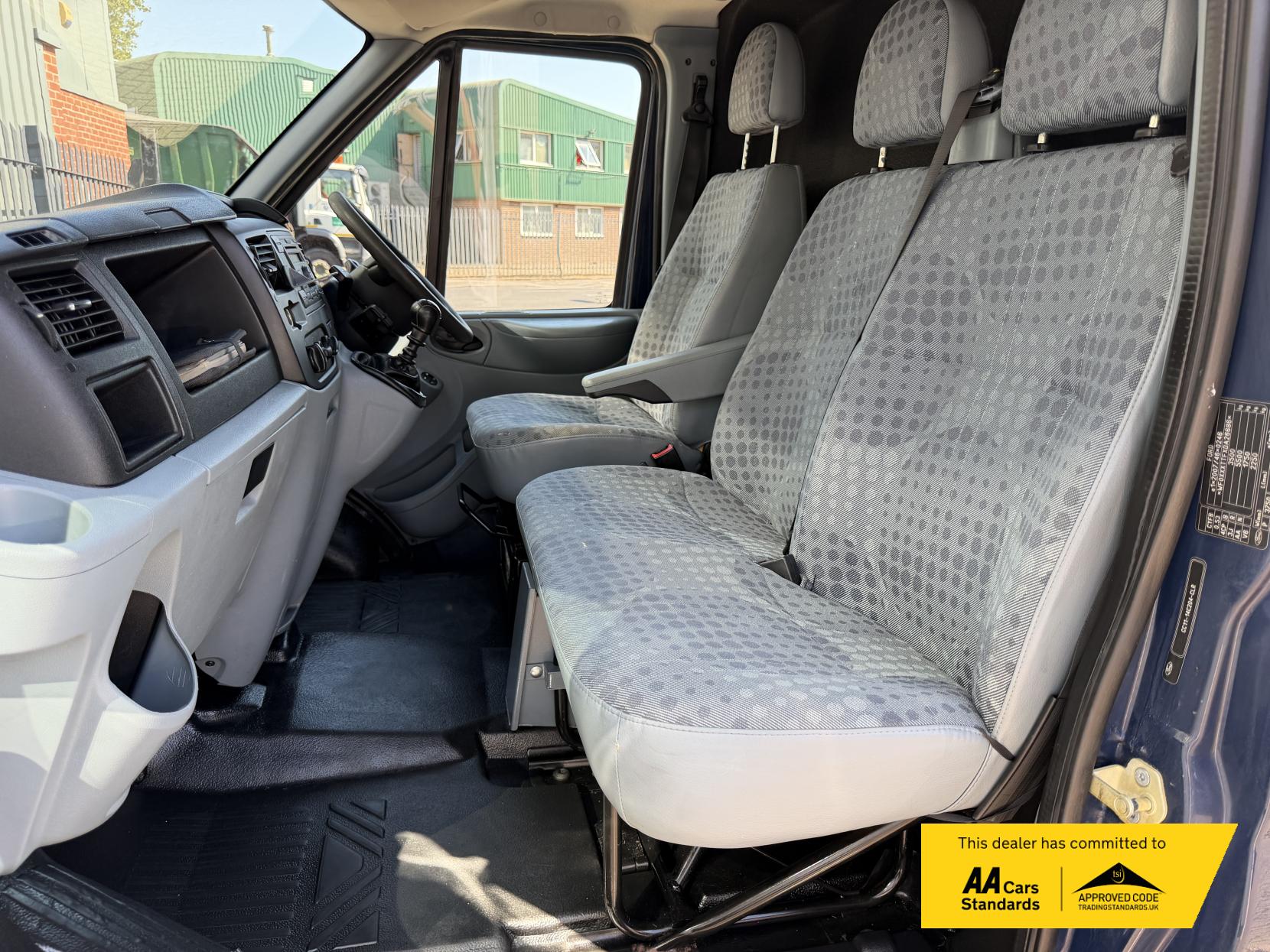 2013 Ford Transit 2.2 TDCi 350 Panel Van 3dr Diesel Manual FWD L2 H3 (209 g/km, 123 bhp) - Thumbnail 16