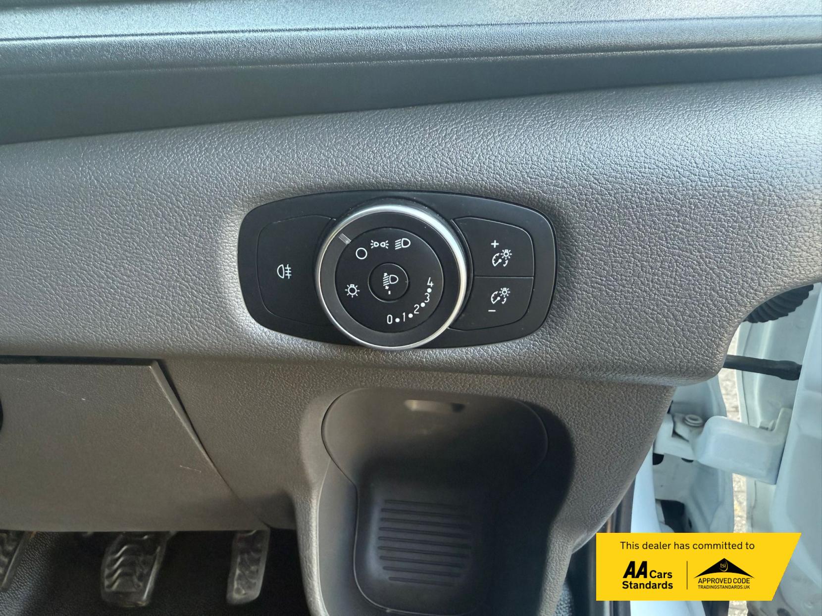 Ford Transit 2.0 350 EcoBlue Leader Crew Van Double Cab 6dr Diesel Manual RWD L3 H3 Euro 6 (s/s) (130 ps)