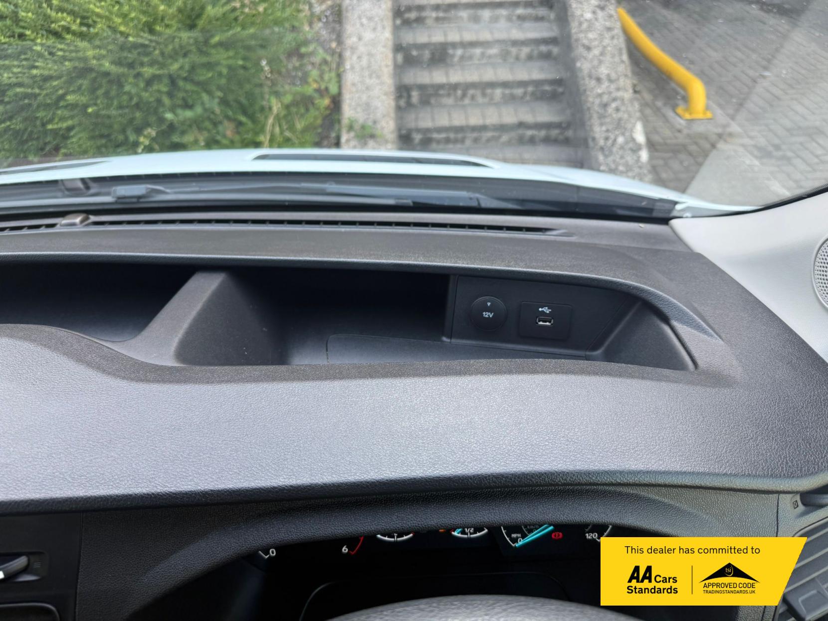 Ford Transit 2.0 350 EcoBlue Leader Crew Van Double Cab 6dr Diesel Manual RWD L3 H3 Euro 6 (s/s) (130 ps)