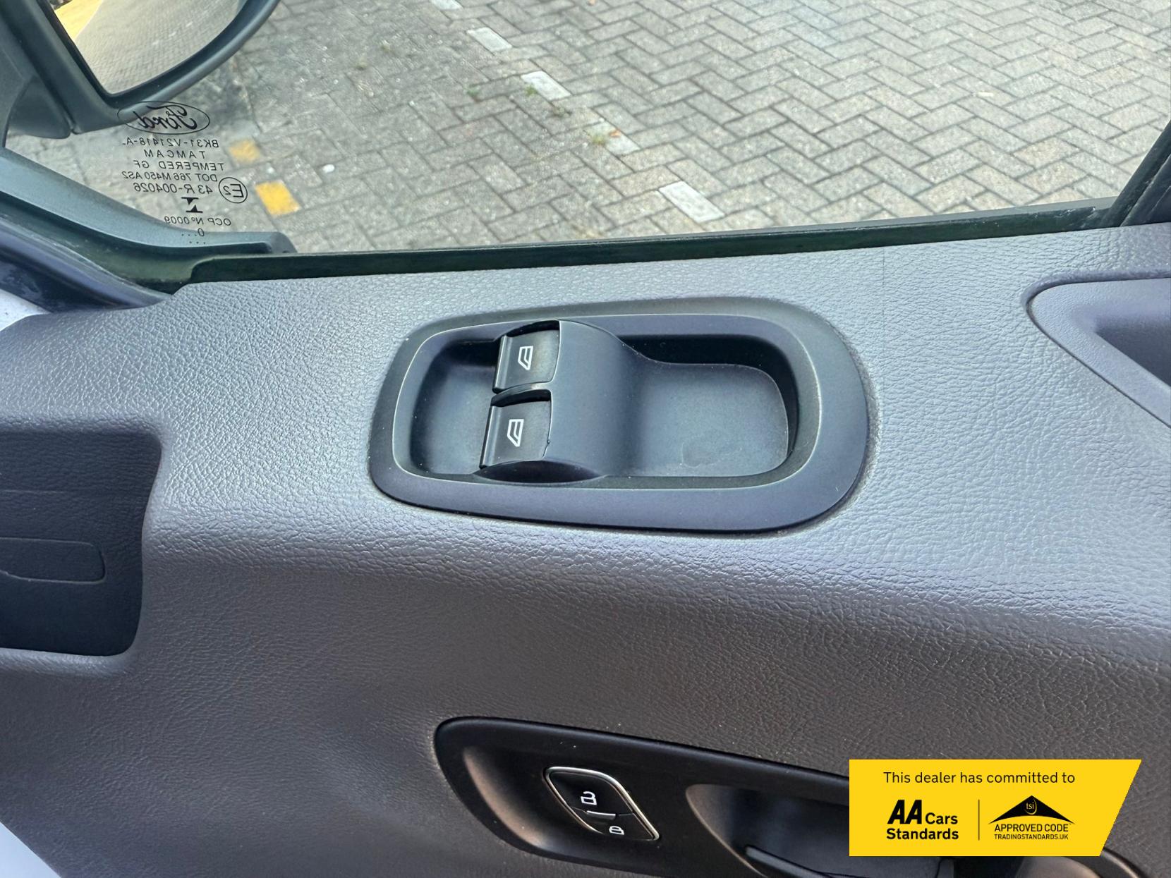 Ford Transit 2.0 350 EcoBlue Leader Crew Van Double Cab 6dr Diesel Manual RWD L3 H3 Euro 6 (s/s) (130 ps)