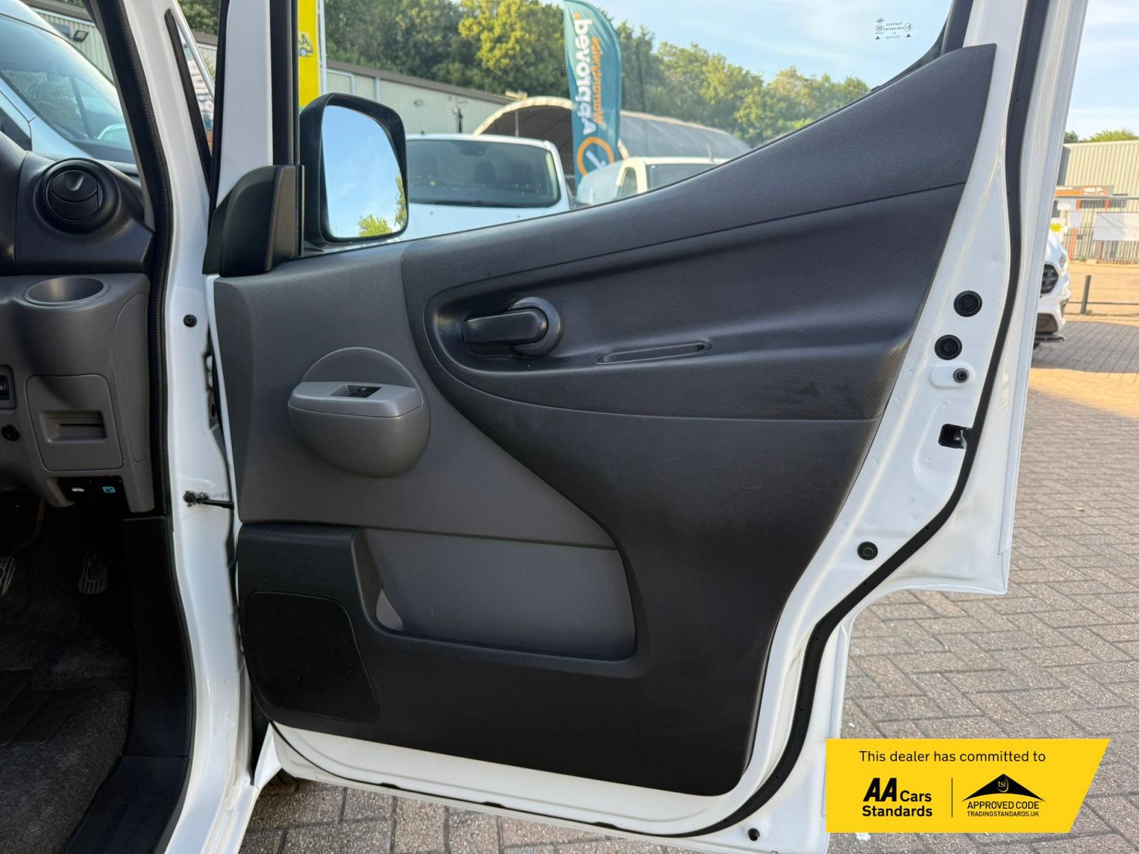 Nissan e-NV200 Tekna Panel Van 5dr Electric Auto SWB (Rapid Plus) (109 ps)