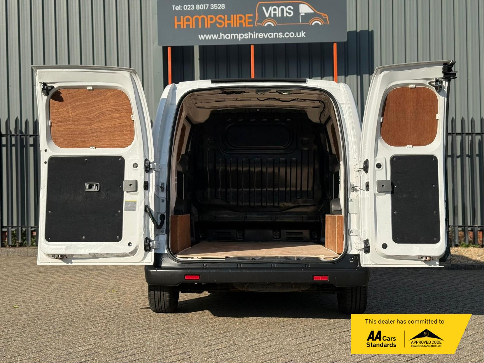 Nissan e-NV200 Tekna Panel Van 5dr Electric Auto SWB (Rapid Plus) (109 ps)