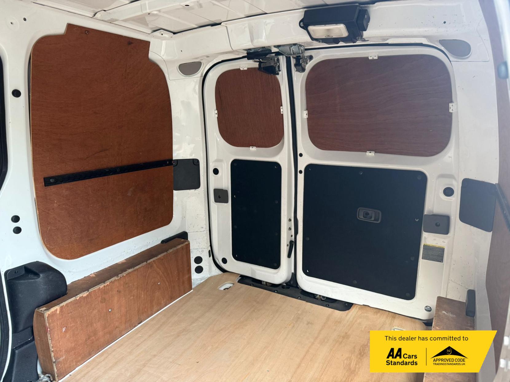 Nissan e-NV200 Tekna Panel Van 5dr Electric Auto SWB (Rapid Plus) (109 ps)