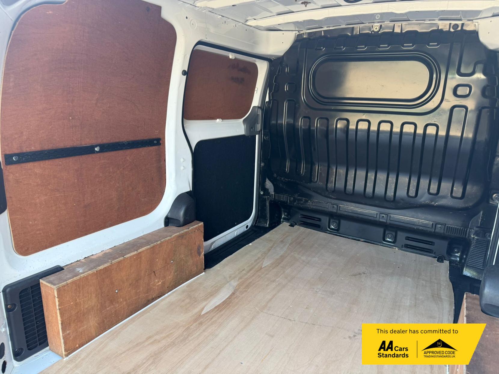 Nissan e-NV200 Tekna Panel Van 5dr Electric Auto SWB (Rapid Plus) (109 ps)