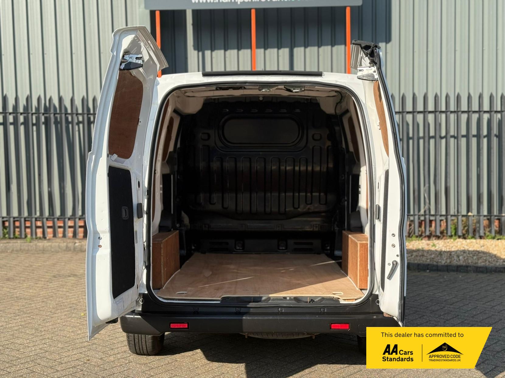 Nissan e-NV200 Tekna Panel Van 5dr Electric Auto SWB (Rapid Plus) (109 ps)