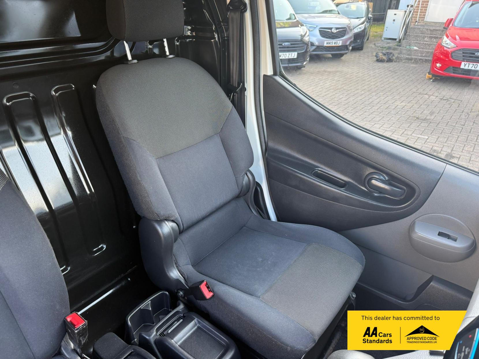 Nissan e-NV200 Tekna Panel Van 5dr Electric Auto SWB (Rapid Plus) (109 ps)