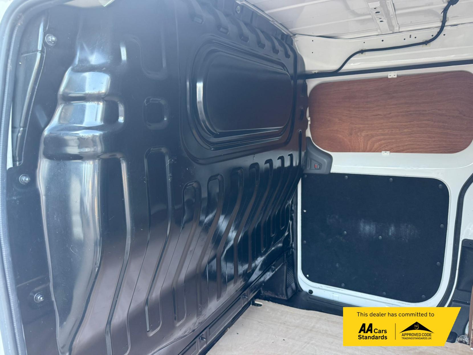 Nissan e-NV200 Tekna Panel Van 5dr Electric Auto SWB (Rapid Plus) (109 ps)
