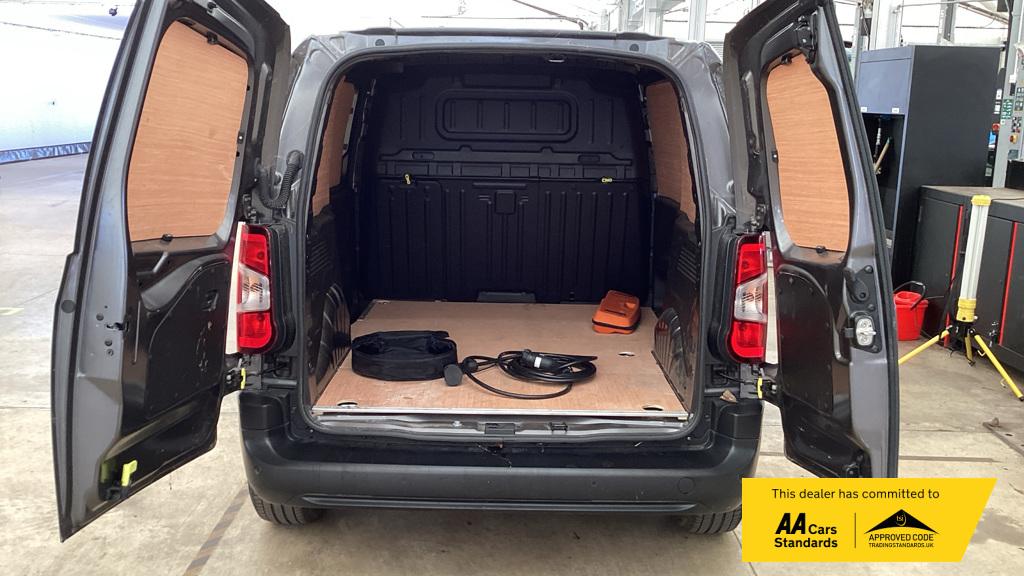 Peugeot e-Partner 800 50kWh Professional Premium + Standard Panel Van 5dr Electric Auto SWB (7.4kW Charger) (136 ps)