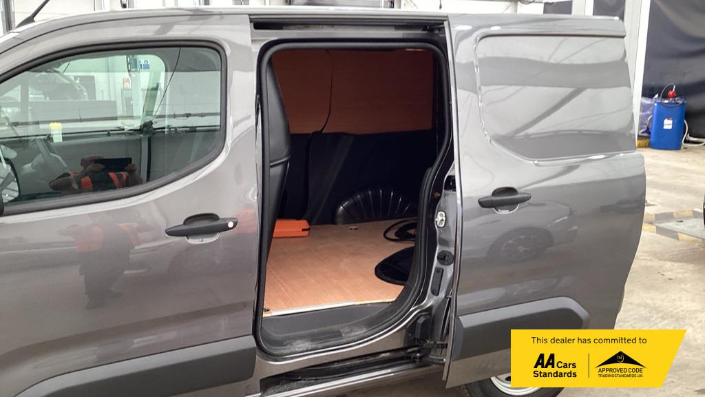 Peugeot e-Partner 800 50kWh Professional Premium + Standard Panel Van 5dr Electric Auto SWB (7.4kW Charger) (136 ps)