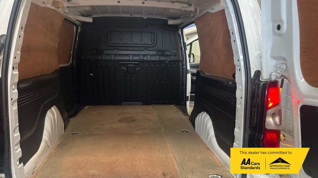 Vauxhall Combo 1.5 Turbo D 2300 Sportive Panel Van 4dr Diesel Manual L2 H1 Euro 6 (s/s) (100 ps)