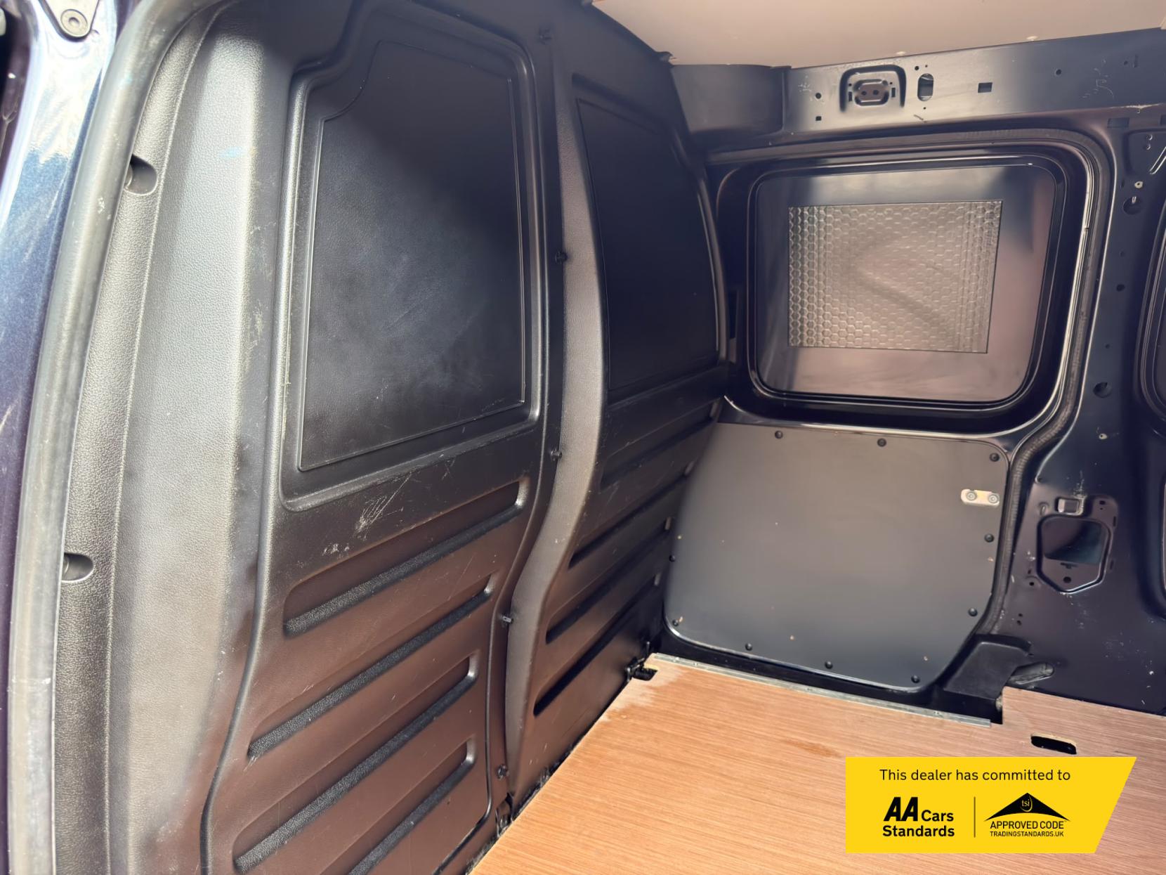 2019 Volkswagen Caddy Maxi 2.0 TDI C20 Highline Panel Van 6dr Diesel Manual LWB Euro 6 (s/s) (102 ps) - Thumbnail 46