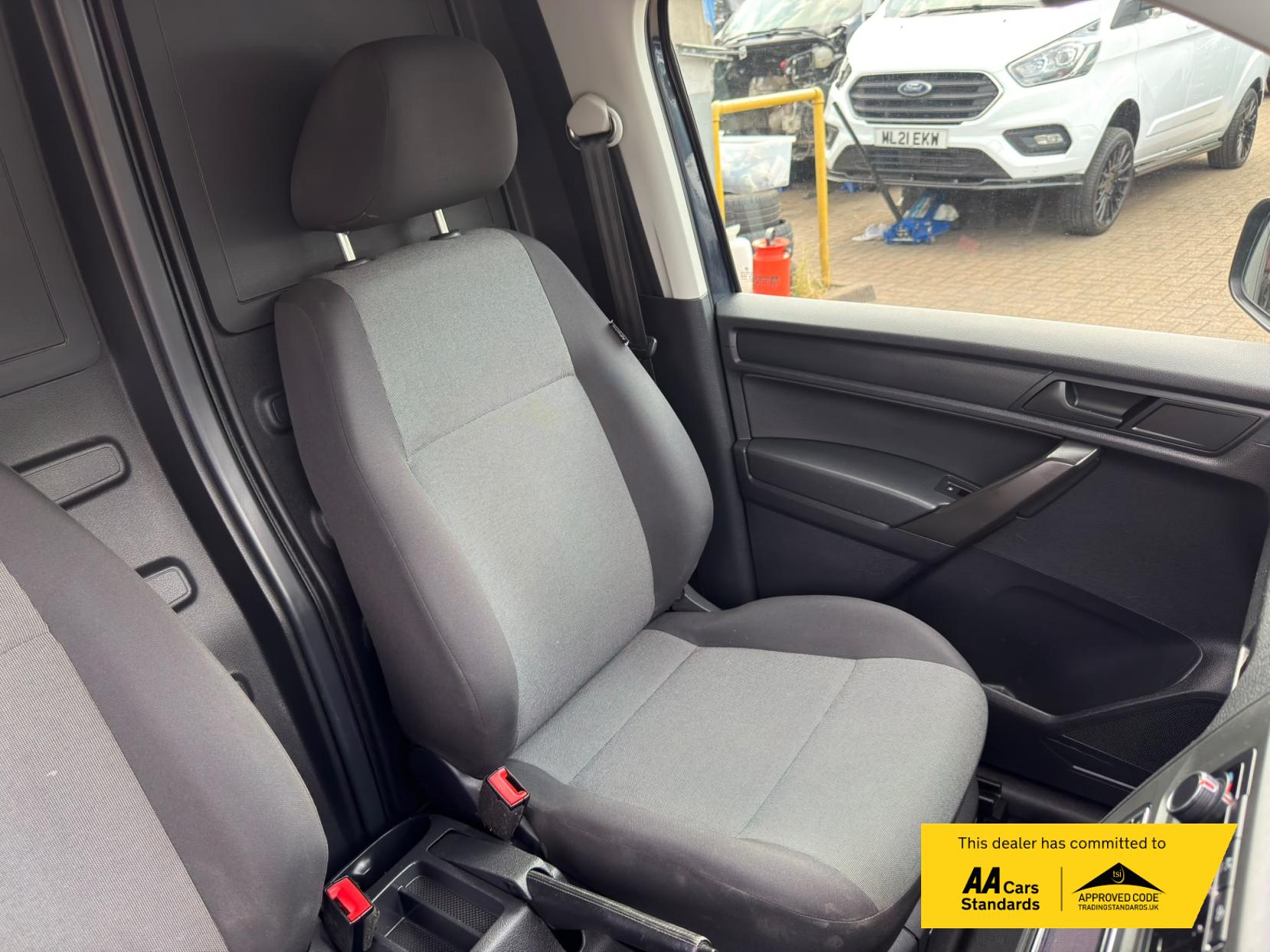 2019 Volkswagen Caddy Maxi 2.0 TDI C20 Highline Panel Van 6dr Diesel Manual LWB Euro 6 (s/s) (102 ps) - Thumbnail 40