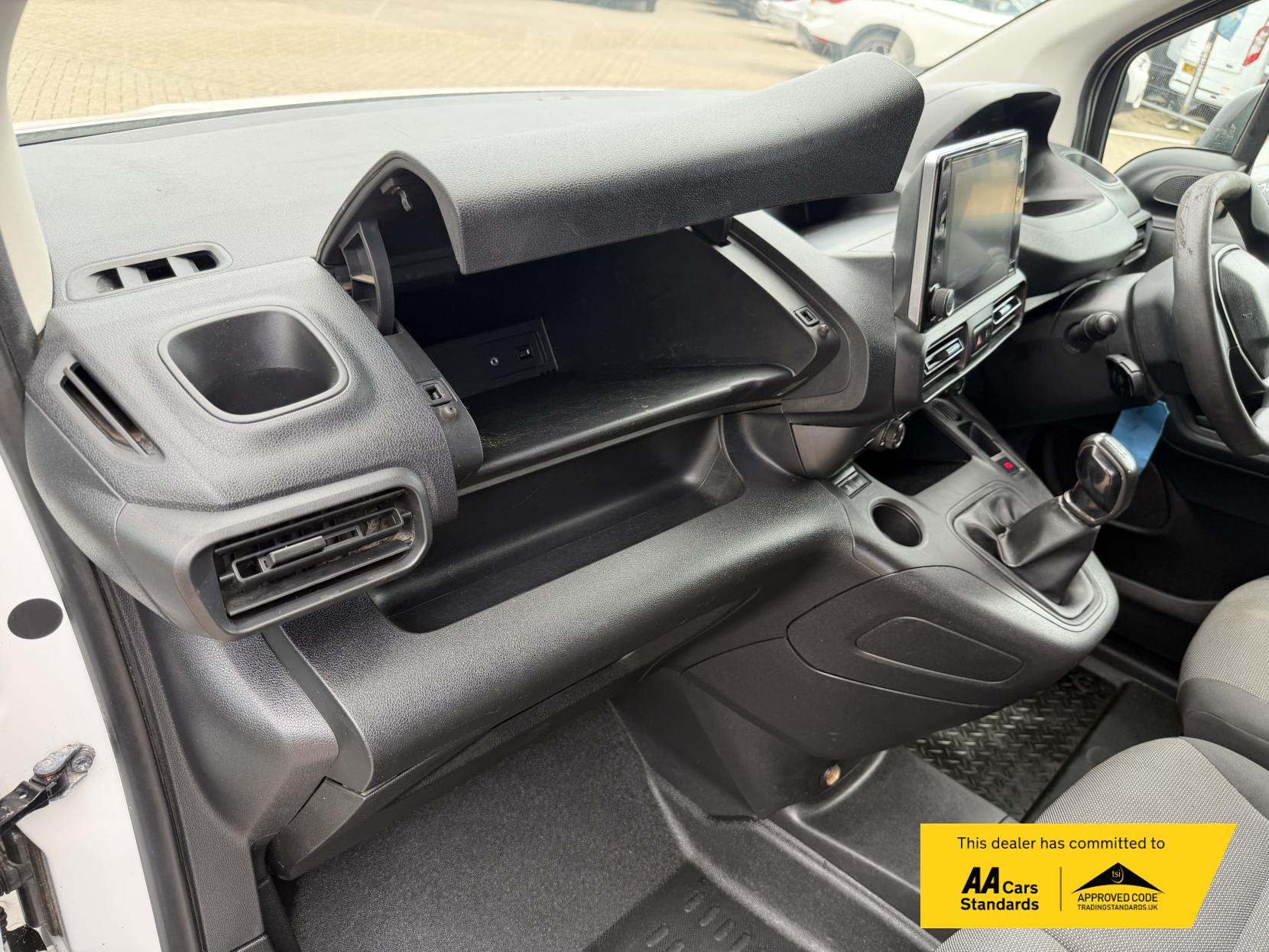 2019 Peugeot Partner 1.5 BlueHDi 1000 Professional Standard Panel Van 5dr Diesel Manual SWB Euro 6 (100 bhp) - Thumbnail 29