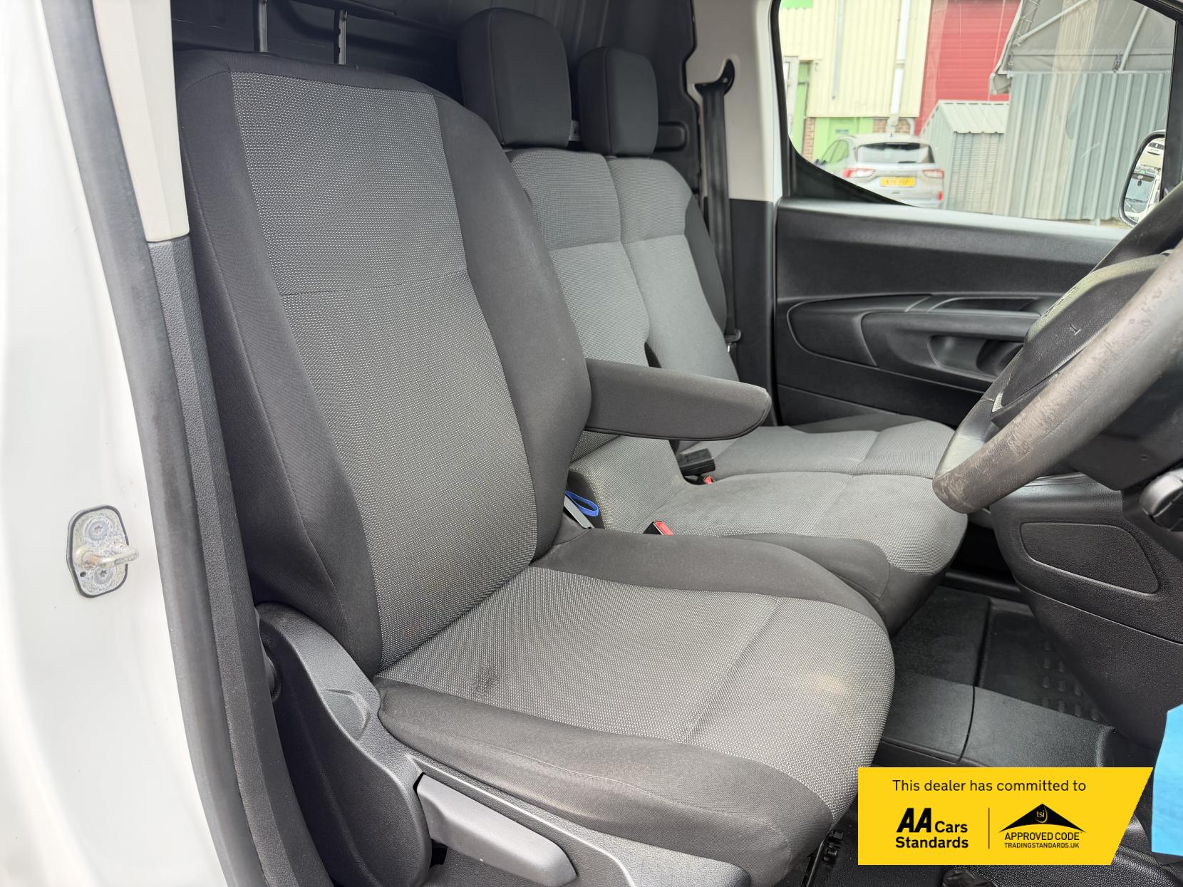 2019 Peugeot Partner 1.5 BlueHDi 1000 Professional Standard Panel Van 5dr Diesel Manual SWB Euro 6 (100 bhp) - Thumbnail 14