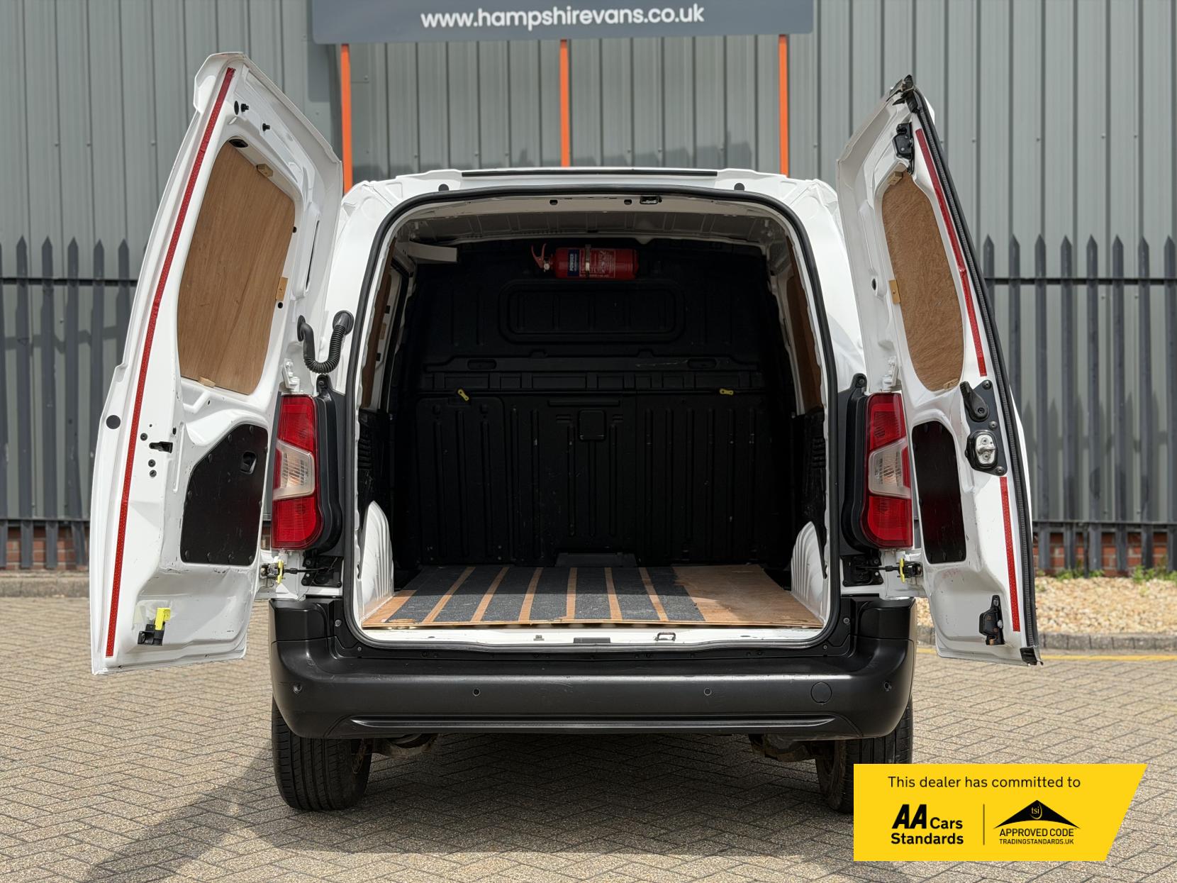 2019 Peugeot Partner 1.5 BlueHDi 1000 Professional Standard Panel Van 5dr Diesel Manual SWB Euro 6 (100 bhp) - Thumbnail 18