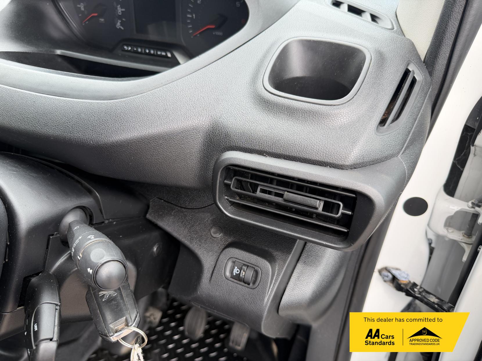 2019 Peugeot Partner 1.5 BlueHDi 1000 Professional Standard Panel Van 5dr Diesel Manual SWB Euro 6 (100 bhp) - Thumbnail 38
