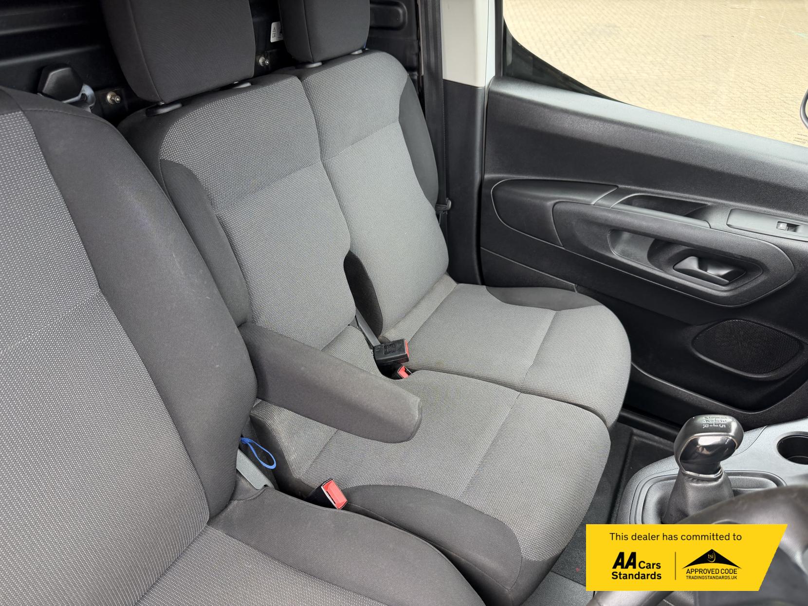 2019 Peugeot Partner 1.5 BlueHDi 1000 Professional Standard Panel Van 5dr Diesel Manual SWB Euro 6 (100 bhp) - Thumbnail 13
