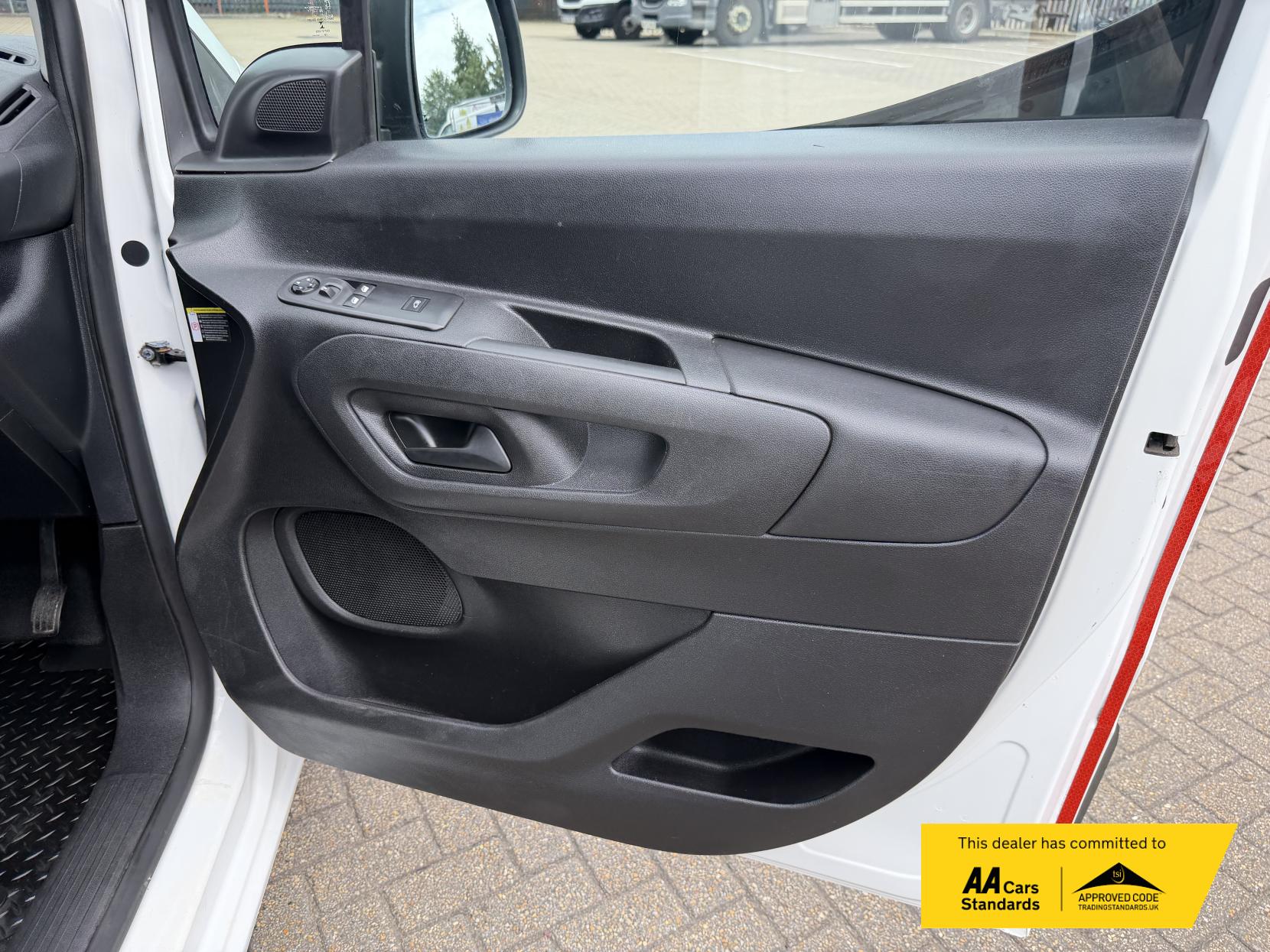 2019 Peugeot Partner 1.5 BlueHDi 1000 Professional Standard Panel Van 5dr Diesel Manual SWB Euro 6 (100 bhp) - Thumbnail 41