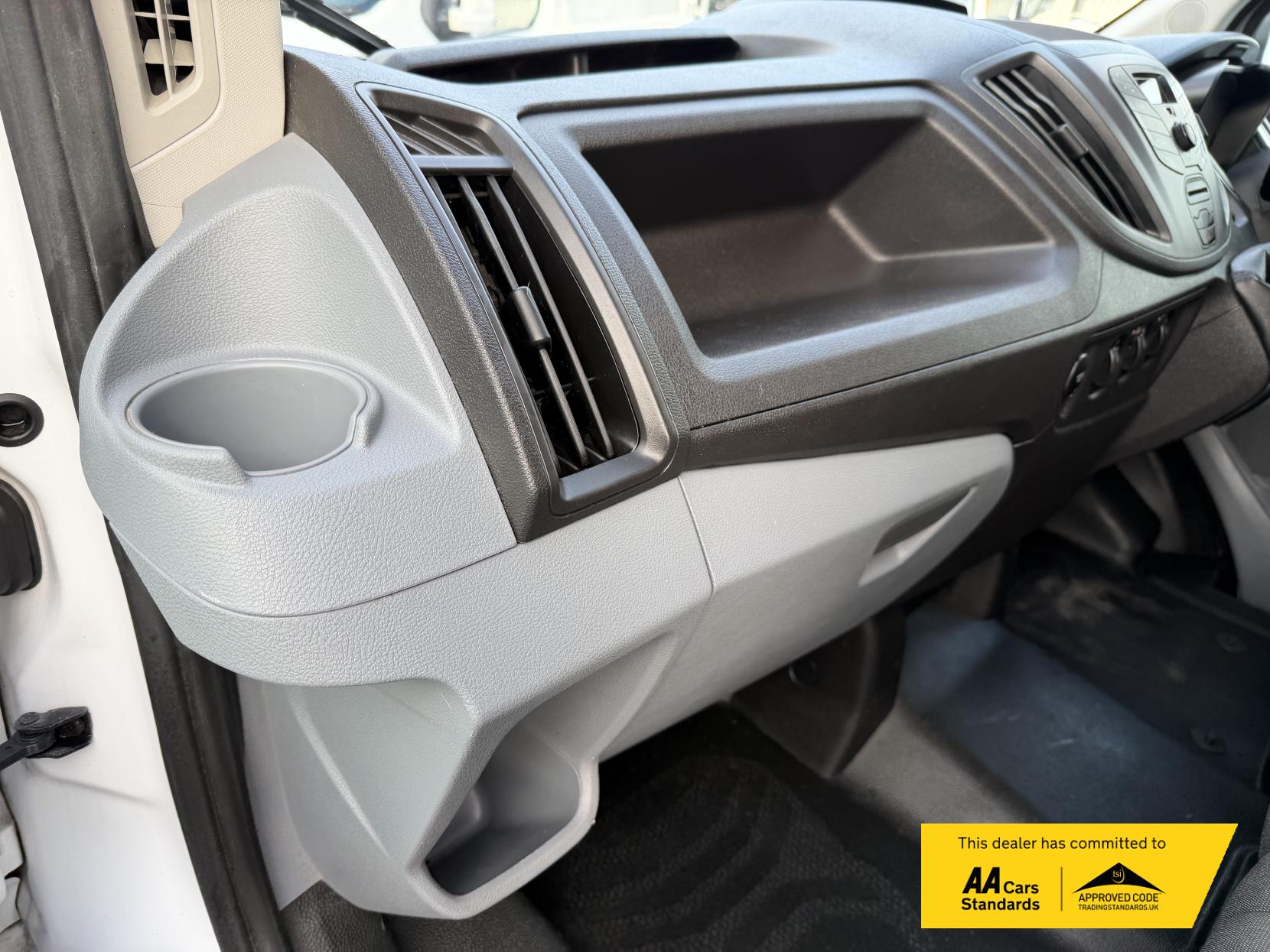 Ford Transit 2.0 350 EcoBlue Leader Luton 3dr Diesel Manual RWD L4 Euro 6 (s/s) (130 ps)