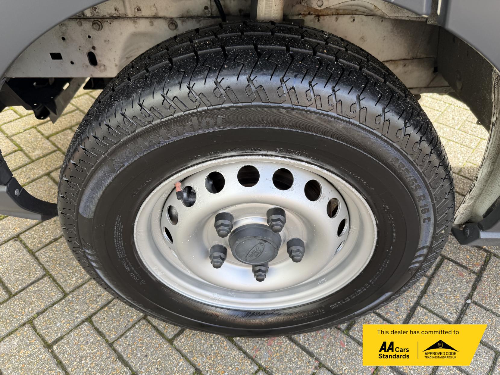 Ford Transit 2.0 350 EcoBlue Leader Luton 3dr Diesel Manual RWD L4 Euro 6 (s/s) (130 ps)