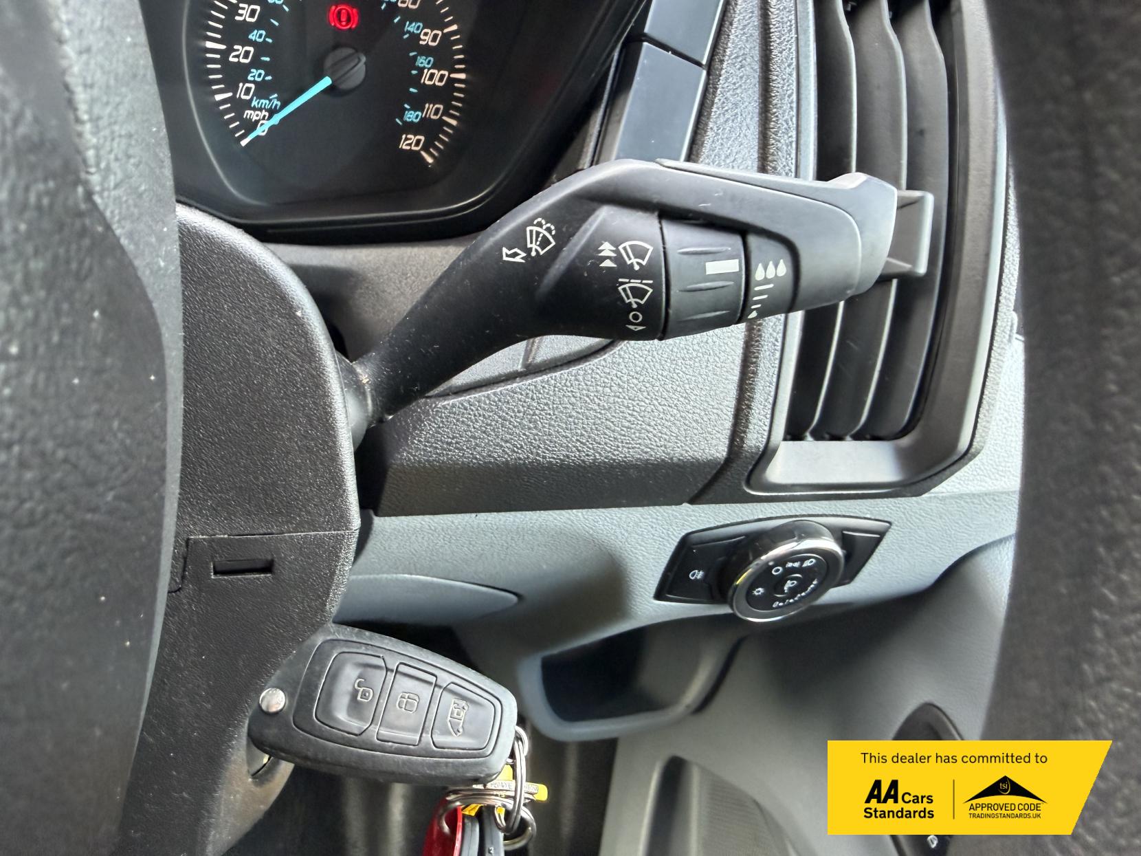 Ford Transit 2.0 350 EcoBlue Leader Luton 3dr Diesel Manual RWD L4 Euro 6 (s/s) (130 ps)