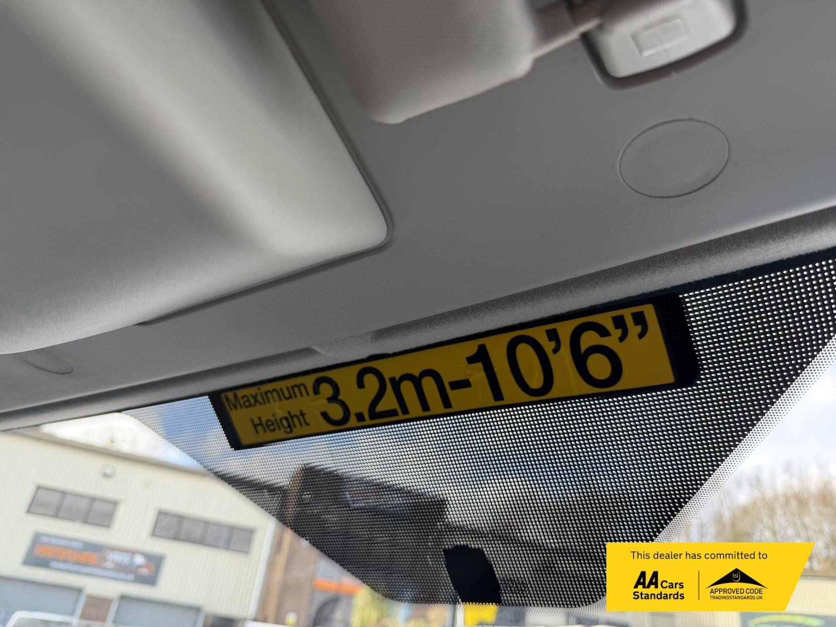 Ford Transit 2.0 350 EcoBlue Leader Luton 3dr Diesel Manual RWD L4 Euro 6 (s/s) (130 ps)