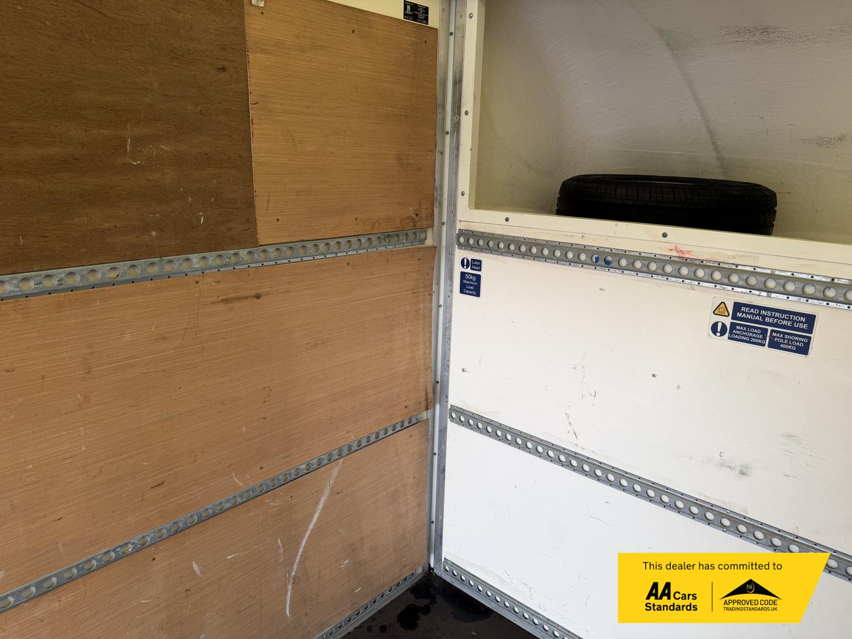 Ford Transit 2.0 350 EcoBlue Leader Luton 3dr Diesel Manual RWD L4 Euro 6 (s/s) (130 ps)