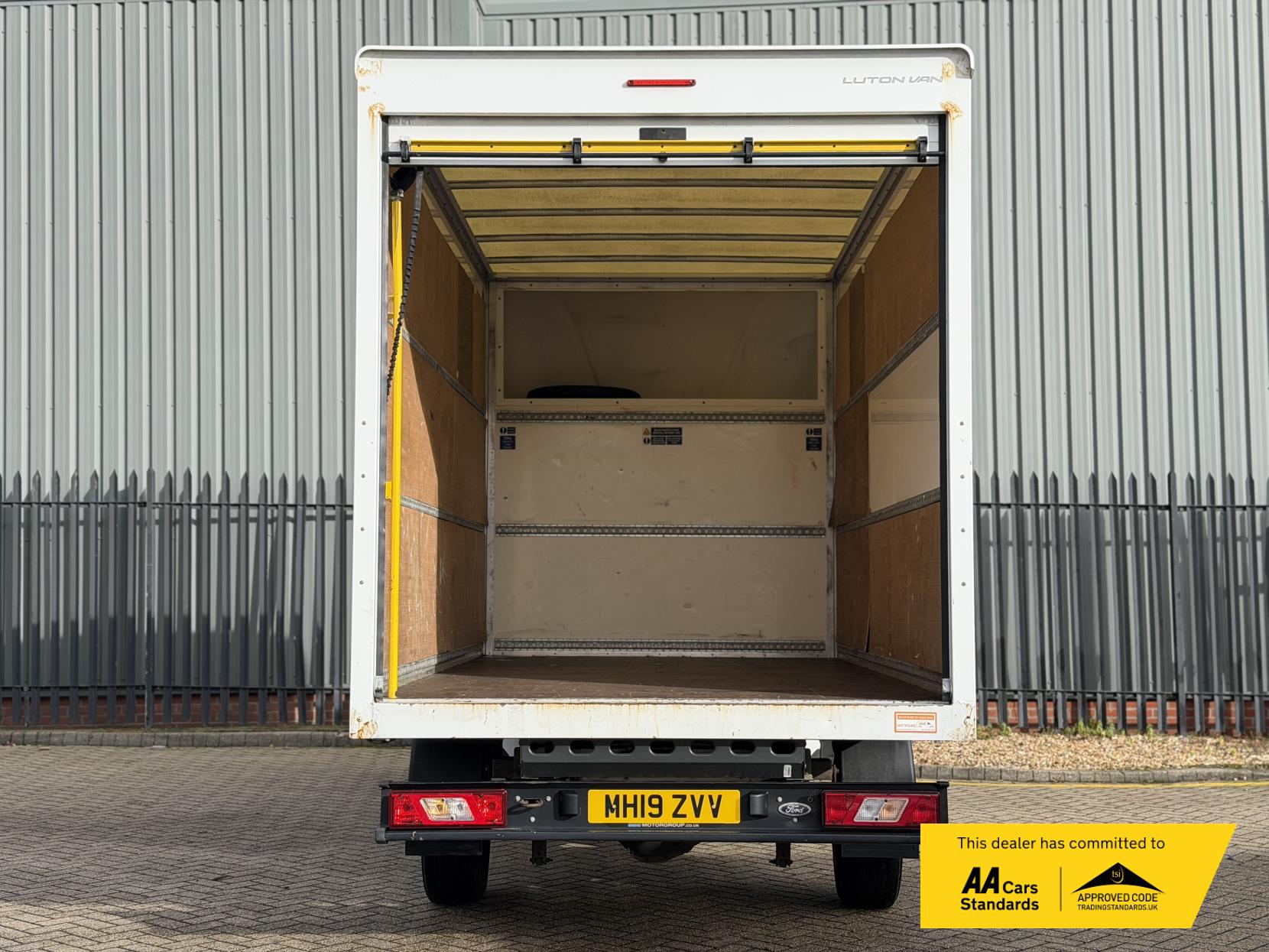 Ford Transit 2.0 350 EcoBlue Leader Luton 3dr Diesel Manual RWD L4 Euro 6 (s/s) (130 ps)