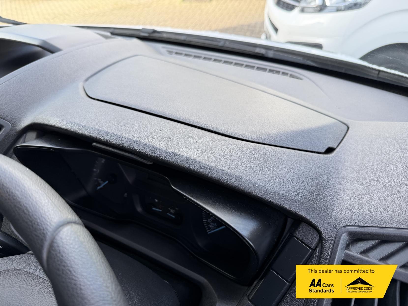 Ford Transit 2.0 350 EcoBlue Leader Luton 3dr Diesel Manual RWD L4 Euro 6 (s/s) (130 ps)